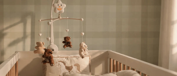 Mobile Crib Hanger Guide: Safe Setup, Height Rules, and Removal Timing